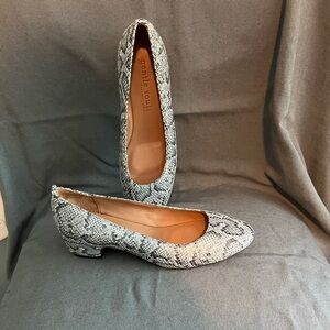 Gentle Souls white and Black Mock Snakeskin leather size 8